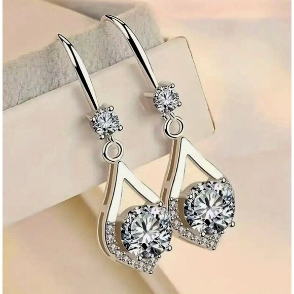 Independent Jewelry - Sparkly Silver Drop Earrings